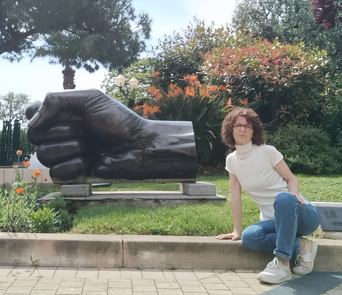 Carla Bravi, insegnante di yoga e artista ad acquerello